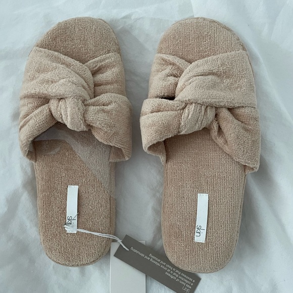 skin. Terry Slippers - NWT - Picture 3 of 5